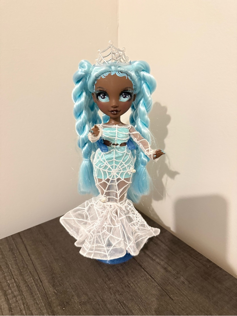 💎 Rainbow High Costume Ball – Robin Sterling Doll (Spider Queen) 👑